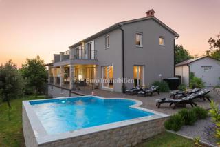 Labin - casa con piscina e vista mare