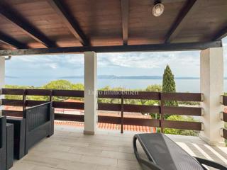 Ravni - appartamento con ampia terrazza e vista mare!
