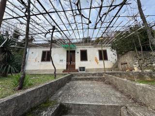 Labin - Casa in pietra a un piano con giardino