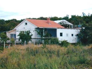 Haus mit großem Grundstück in ruhiger Umgebung, Krk