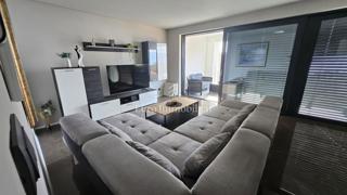 Appartamento splendidamente ristrutturato con 3 camere da letto e soggiorno completamente arredato