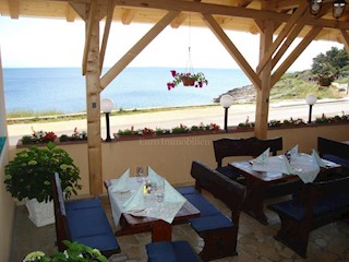 Well-established restaurant first row to the sea