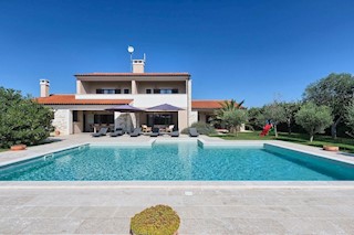 Beautiful villa in San Vincenti, 15 km from the sea