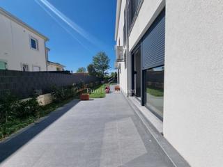 Parenzo - Villetta bifamiliare con giardino di 200 mq, a 1,5 km dal mare