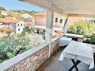 CASA IN VENDITA A VELO LOŠINJ – INVESTIMENTO IDEALE O PROGETTO DI RISTRUTTURAZIONE!