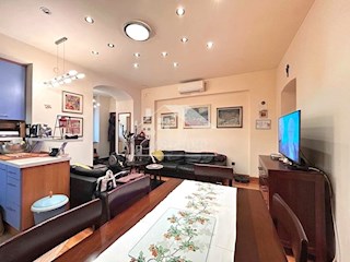 IN VENDITA – Appartamento di 77 m² al piano terra vicino alla stazione ovest, Zagabria