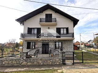 In vendita una casa familiare costruita con materiali di alta qualità a Strmec Stubički