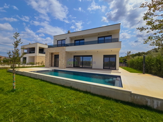 Parenzo - Villa di lusso indipendente con vista mare e piscina