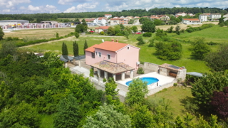 Casa con piscina e ampio giardino, a 10 km da Poreč