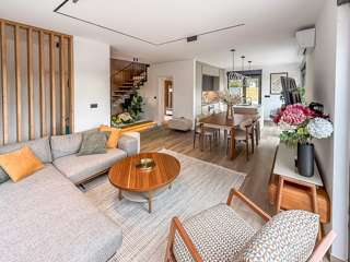 Una bellissima casa moderna con piscina, a 5 km da Parenzo e dal mare!