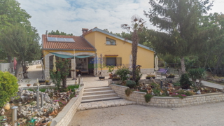 Casa con giardino di 6600m2