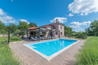 Istria, Rovigno, bella casa con piscina e ampio giardino