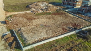 Terreno edificabile 1000 m2, periferia di Poreč