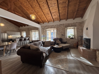 Casa in pietra con giardino nelle vicinanze di Umago