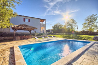 Una casa con due appartamenti e un bellissimo cortile