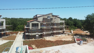 Istria, appartamento trilocale al primo piano di una nuova costruzione vicino a Parenzo