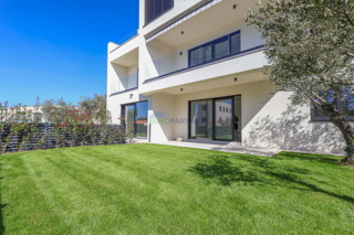 Appartamento con giardino, a 900 m dal mare, Poreč