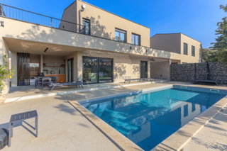 Nuova costruzione dal design moderno a 5 km da Parenzo, Istria