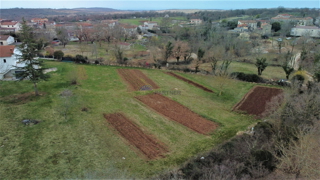 Bellissimo terreno di 975 m² vicino a Višnjan!