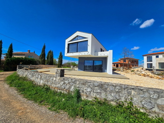 Villa moderna con piscina ai margini del villaggio, Poreč, Lovreč