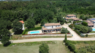 Zona Parenzo, casa in pietra con piscina e vista mare