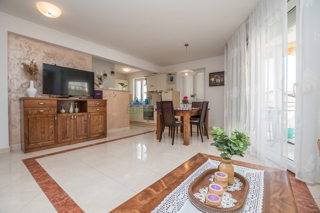 Poreč, appartamento di 90m2 con vista mare! 700m dal mare