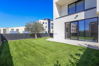 Moderna casa a schiera vicino al mare e alla città di Poreč