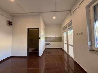 Istria, Parenzo, locale commerciale a 200 metri dal mare