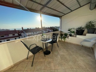 Parenzo - appartamento con 3 camere da letto, VISTA MARE!