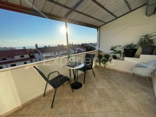 Parenzo - appartamento con 3 camere da letto, VISTA MARE!