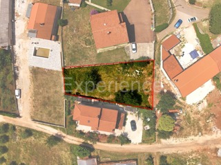 Zona di Parenzo – 10 km dal mare e da Parenzo, terreno edificabile