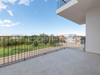 ISTRIA, Umago - appartamento in un nuovo edificio con ampio balcone, 2. piano, ASCENSORE