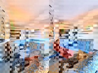 POSIZIONE ESCLUSIVA! Crveni Vrh - appartamento con spaziosa terrazza, a 130 metri dal mare!