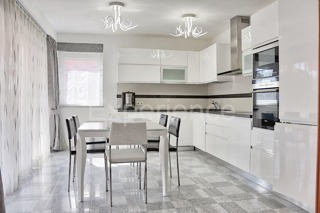 Trilocale arredato a 300 m dal mare con terrazza e garage