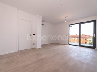 ISTRIA, Umago - appartamento con ampio balcone (10,22 m²), 1. piano, ASCENSORE!