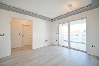 ISTRIA, zona Parenzo – appartamento in un nuovo edificio (58,70 m²), 1. piano