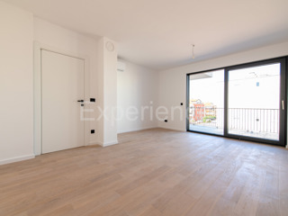 ISTRIA, Umago - appartamento in un nuovo edificio con ampio balcone, 2. piano, ASCENSORE