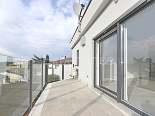 Savudrija - a circa 500 m dalla spiaggia, appartamento con garage, 1. piano