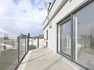 Savudrija - a circa 500 m dalla spiaggia, appartamento con garage, 1. piano