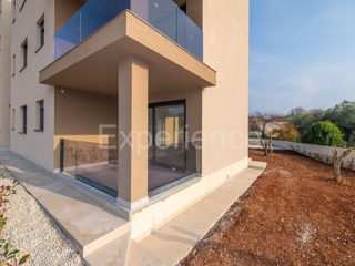 Vicino a Parenzo - a circa 1.8 km dal mare, appartamento con GIARDINO!