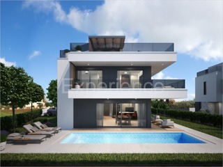 Nelle vicinanze di Parenzo - a circa 4 km dal mare, villa di lusso con piscina!