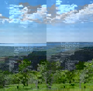 POSIZIONE UNICA! In cima alla collina, terreno edificabile con VISTA MARE!
