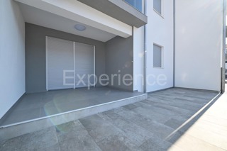 ISTRIA, zona Parenzo – appartamento (58,70 m²) al piano terra con GIARDINO (79 m²)