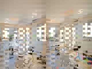 Parenzo - a 1.000 m dalla spiaggia, appartamento con VISTA MARE e garage!