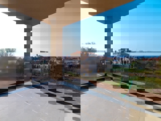 Vicino a Parenzo - a circa 1,8 km dal mare, appartamento in un nuovo edificio, deposito, ASCENSORE!