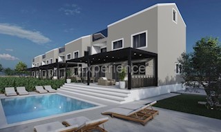 Parenzo - casa a schiera con piscina e terrazza, 3 camere da letto