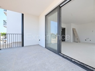 ISTRIA, Umago - appartamento in un nuovo edificio con garage, 1. piano, ASCENSORE!