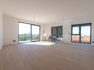 ISTRIA, Umago - appartamento in un nuovo edificio con garage, 3. piano, ASCENSORE!