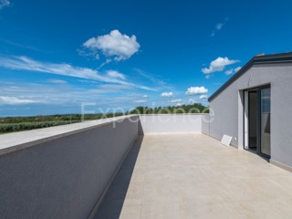 ISTRIA, vicino a Parenzo - appartamento con 3 camere da letto, VISTA MARE!