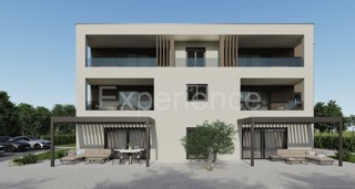 Trilocale con terrazza – 1° piano, Parenzo, 600 m dal mare